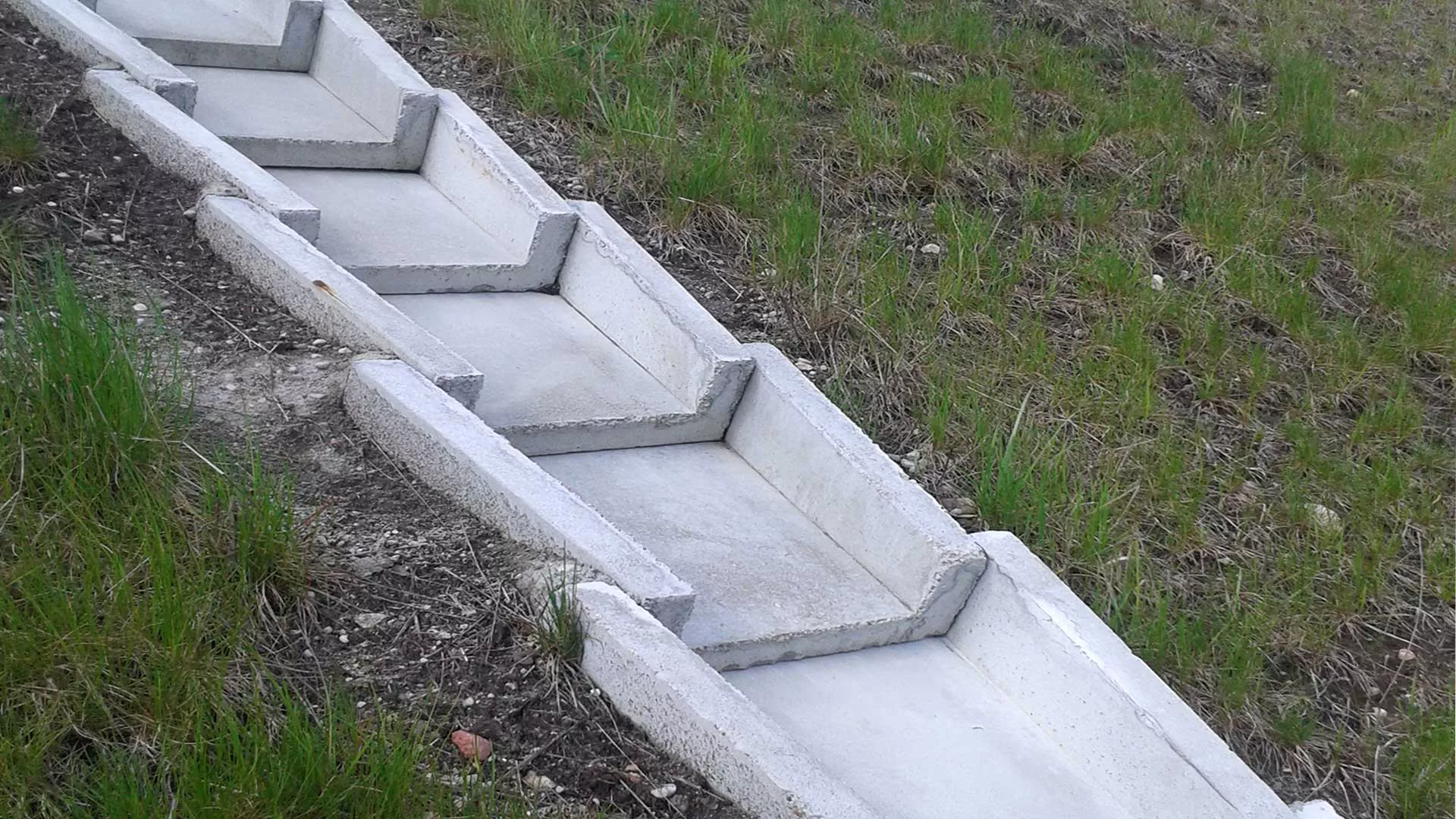 koryto-betonowe-sciekowe-skarpowe-typ-trapezowy-krakowski
