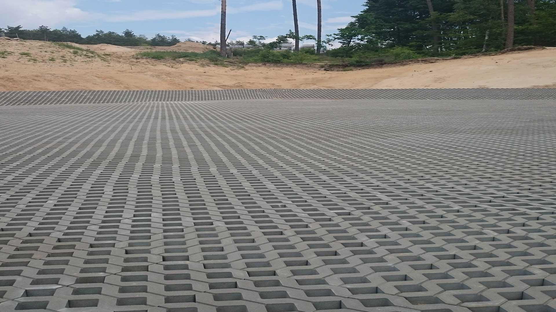 plyty-azurowe-betonowe-do-wzmocnienia-przy-autostrdzie